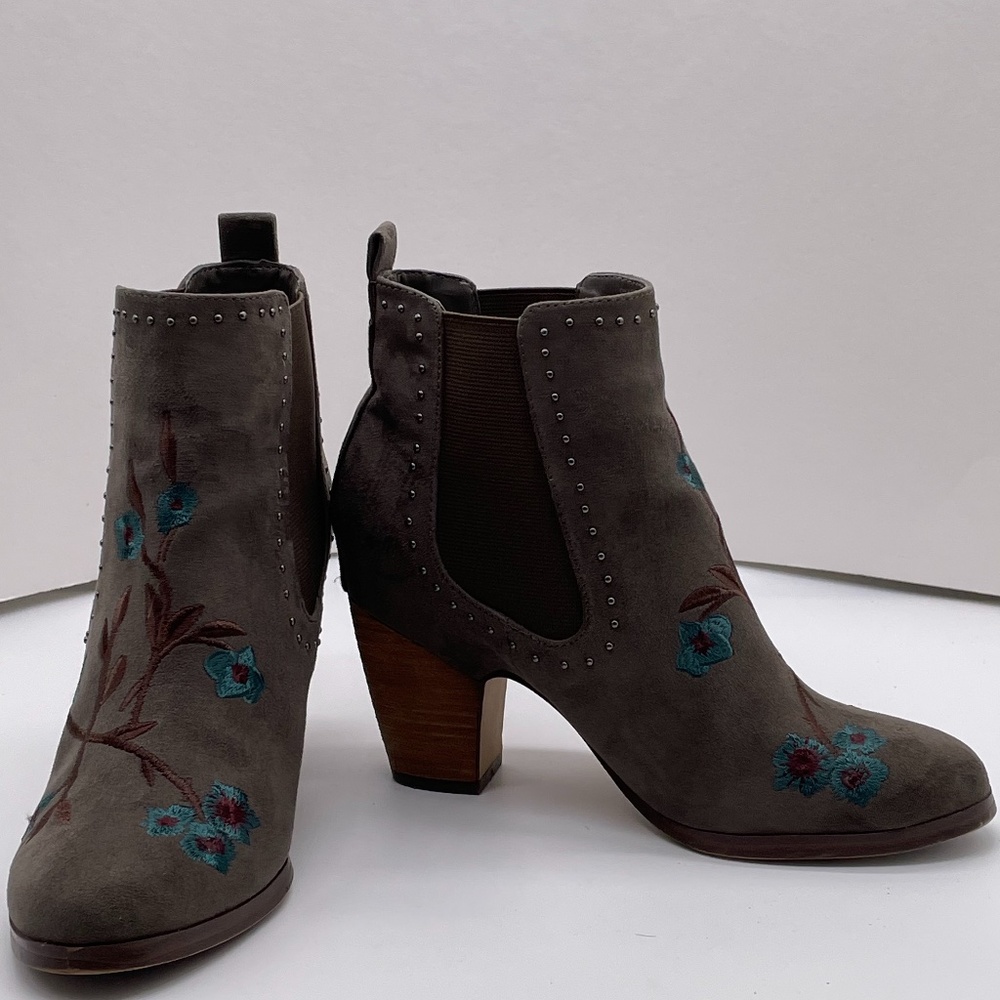 Crown Vintage Khlowi Chelsea Floral Embroidered An